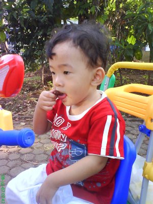 Zeze Vavai di Lapangan Bola DJ